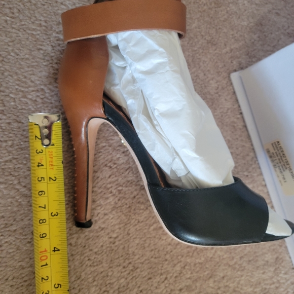 Alice + Olivia | Sandal Heels Size 5 - Picture 8 of 8